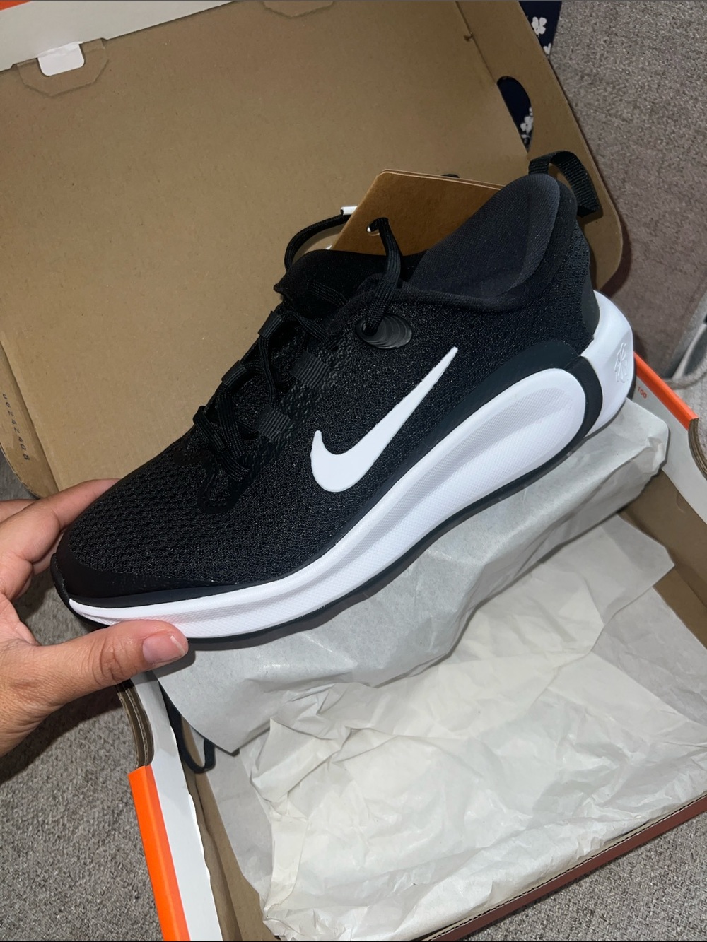 Nike Men’s Black & White Athletic Running Shoe